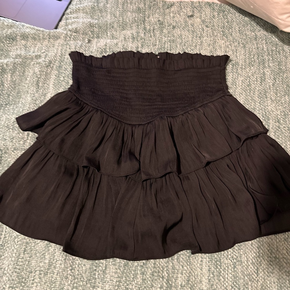 EE:Some black skirt